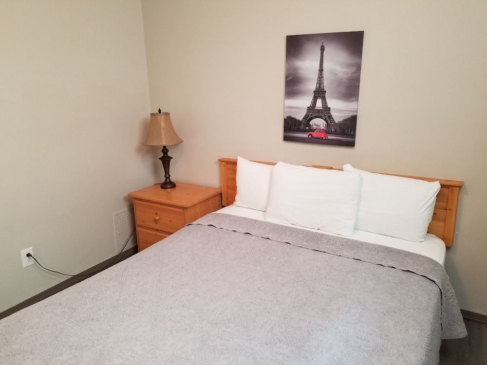 2 Queen 1 Bedroom Suite with Kitchen