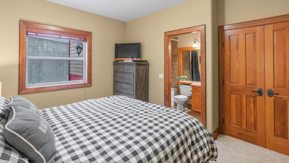 Deluxe Condo, 2 Bedrooms, Hot Tub, Slope side (2 Bedrooms)