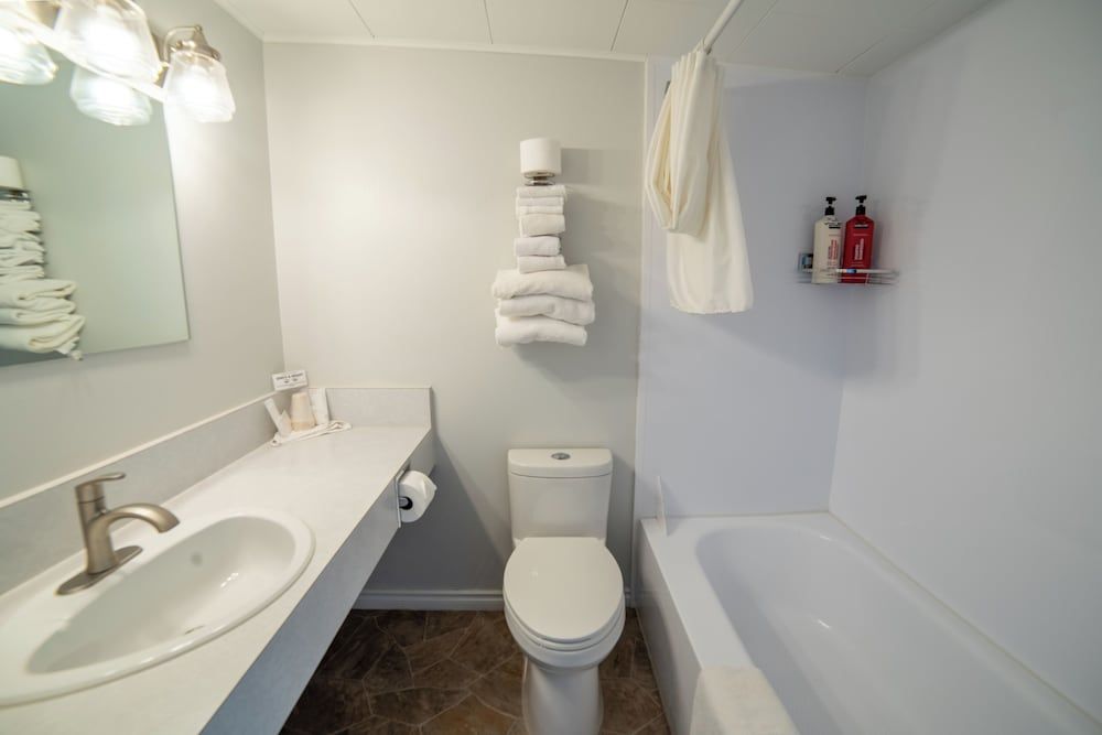 Uptowner Hotel Economy Room, 1 Queen Bed 4