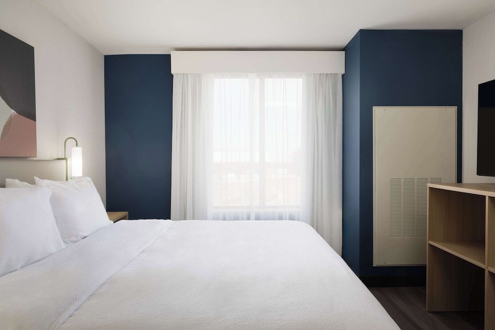 Spark by Hilton Guelph Suite, 1 King Bed