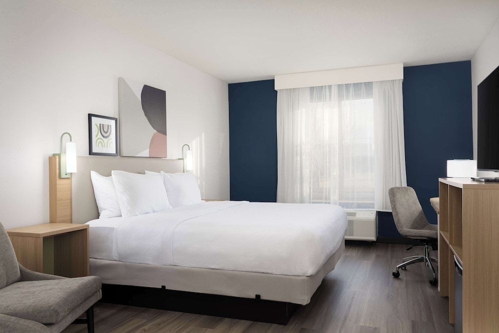 Spark by Hilton Guelph Standard Room, 1 King Bed