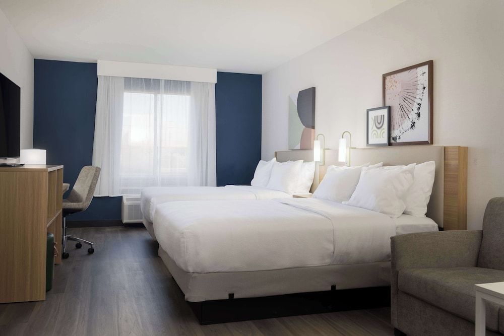 Spark by Hilton Guelph Studio, 2 Queen Beds