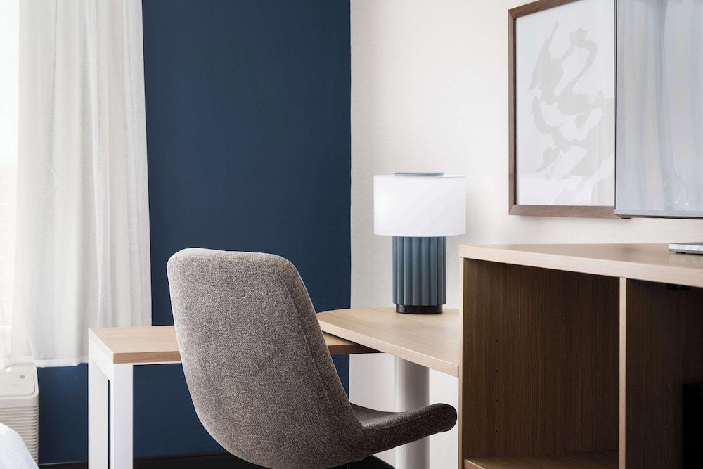 Spark by Hilton Guelph Standard Room, 1 King Bed 5