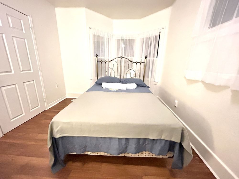 Housing Albert City Single Room 1