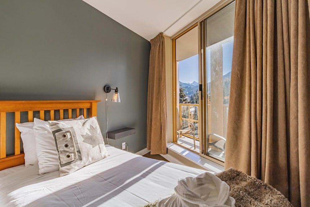 Condo, Multiple Beds, Balcony, Mountain View