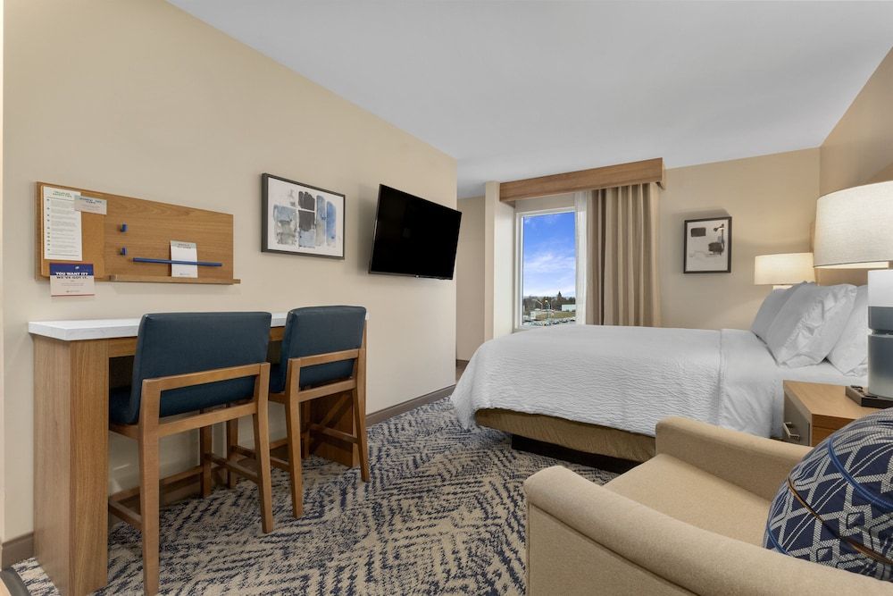 Studio, 1 King Bed (Pet Friendly)