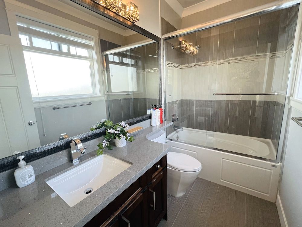 Jennifers House Basic Double Room, 1 Bedroom, Shared Bathroom (Room B) 4