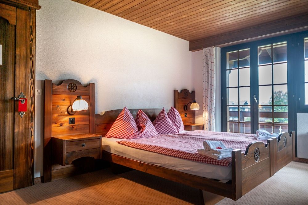 Twin Room, Accessible, Private Bathroom (First)