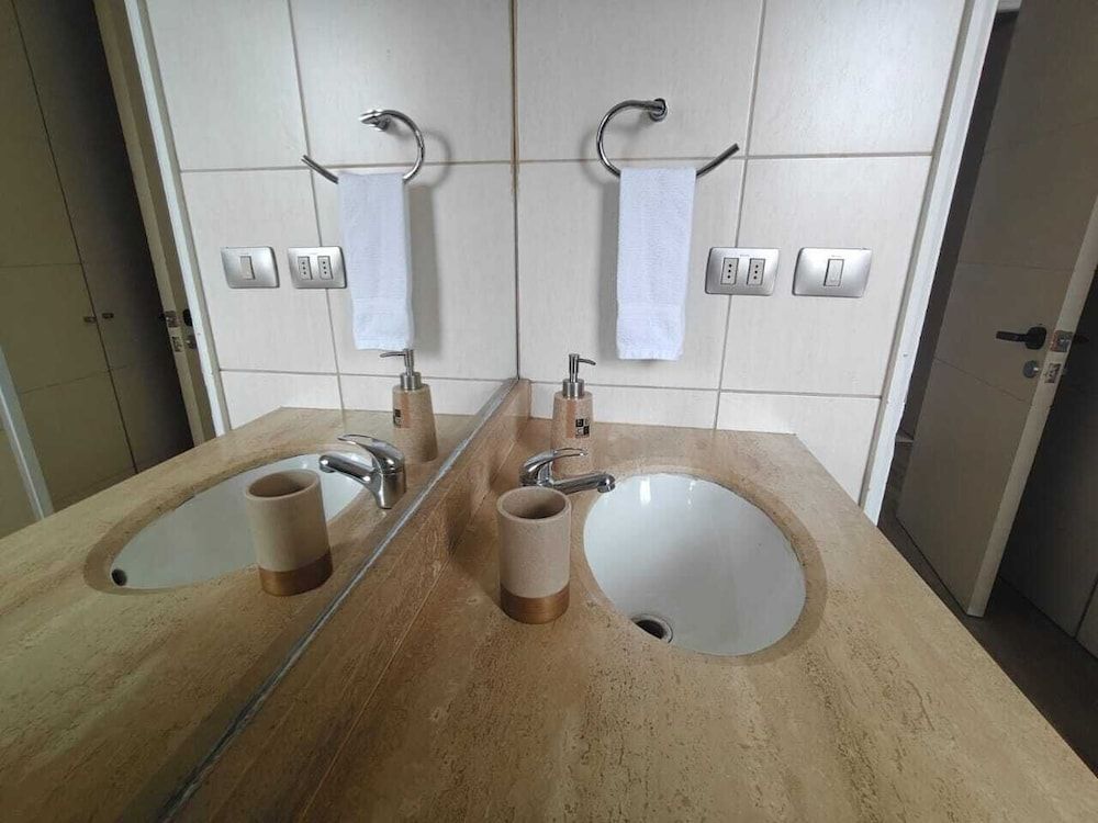 MainMaint Properties Family Apartment, 2 Bedrooms, Kitchen 15