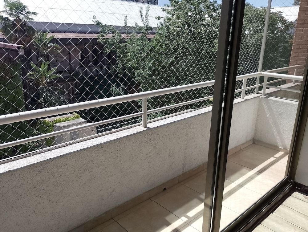 MainMaint Properties Family Apartment, 2 Bedrooms, Kitchen 12