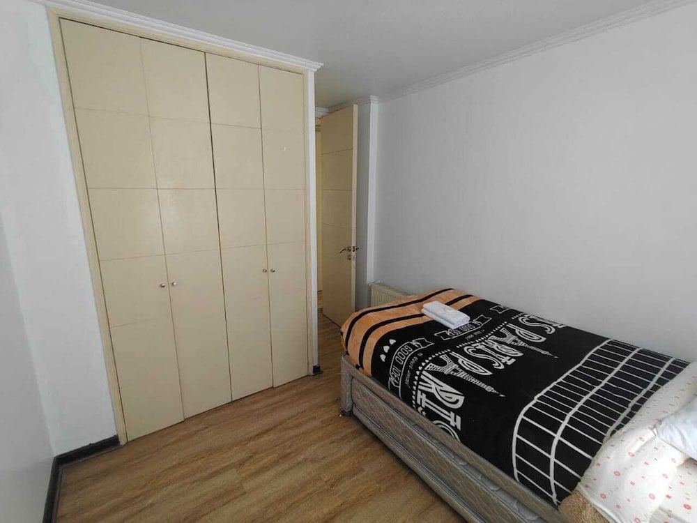 MainMaint Properties Family Apartment, 2 Bedrooms, Kitchen 3