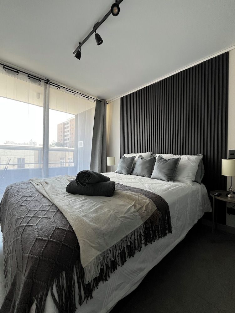 M&C DZ317 Luxury Apartment, Balcony 2