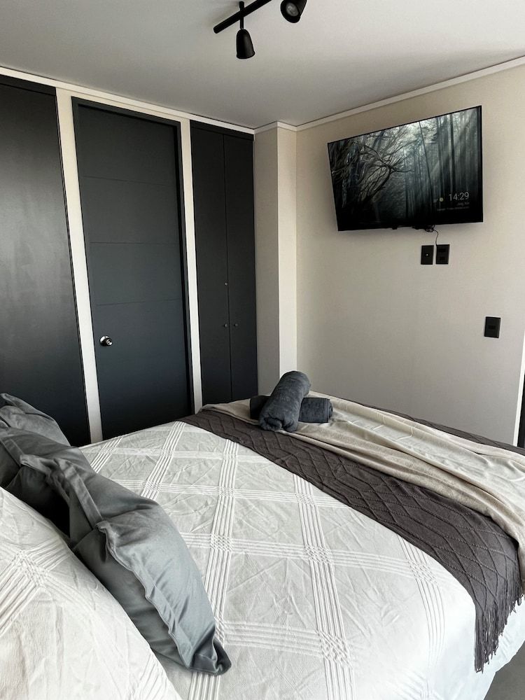 M&C DZ317 Luxury Apartment, Balcony