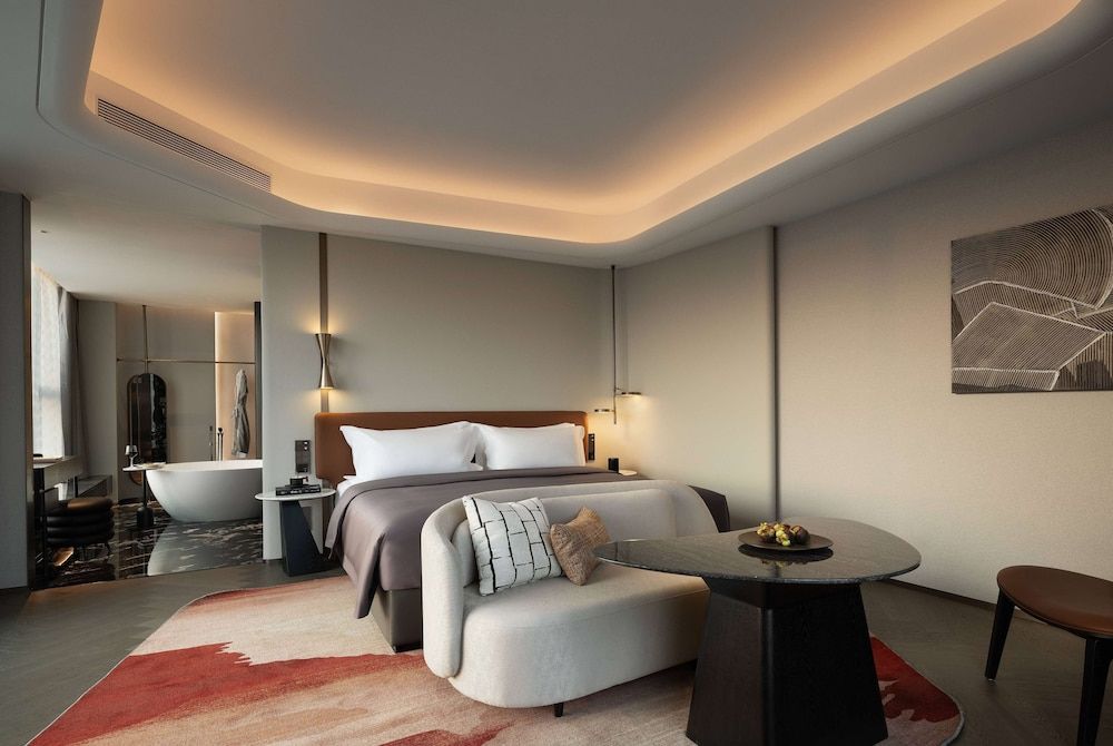 Suite, 1 King Bed, Smoking (180-Degree View)