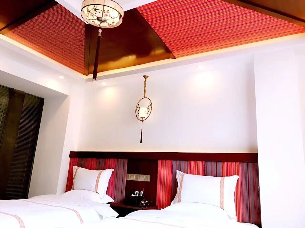 Classic Twin Room, City View