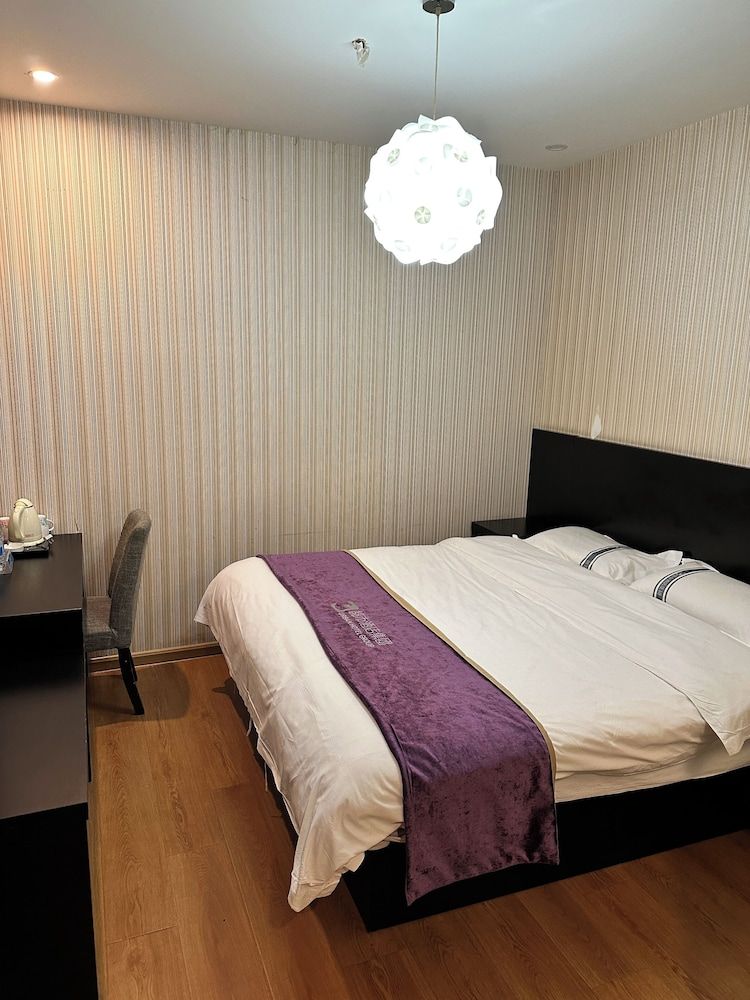 Economy Double Room, 1 Queen Bed