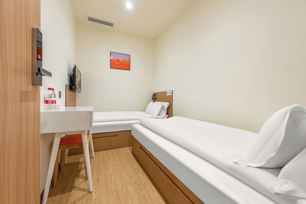 Double room L (Shared bathroom)(No window)