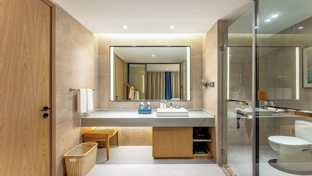 Holiday Inn Hainan Xiangshui Bay by IHG Suite, 1 Bedroom, Sea View (Forest View) 3