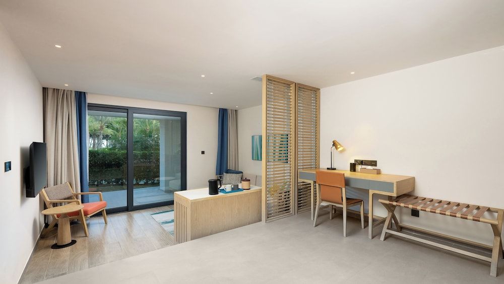 Holiday Inn Hainan Xiangshui Bay by IHG Suite, 1 Bedroom, Sea View (Forest View) 4