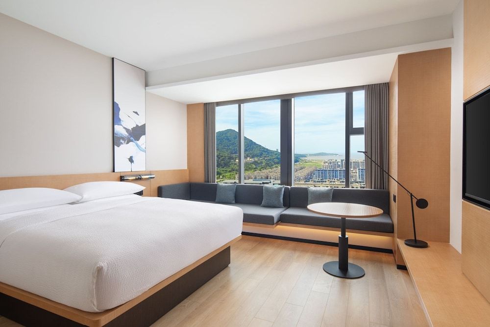 Fairfield by Marriott Zhoushan Putuo Standard Room, 1 King Bed, City View 2
