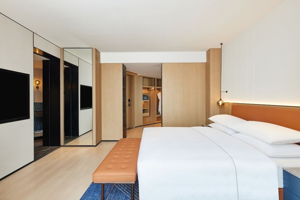 Exclusive Suite, 1 King Bed, Lake View