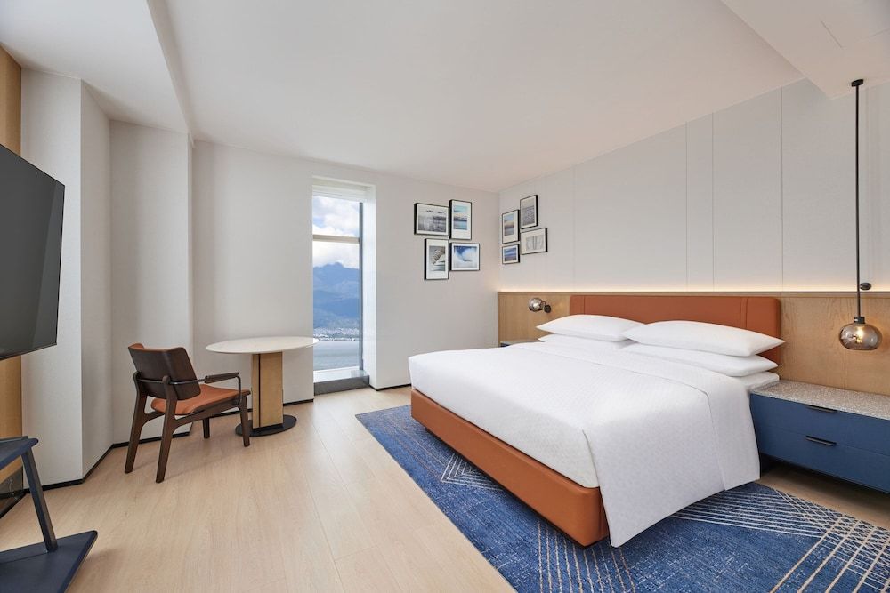 Suite, 1 King Bed