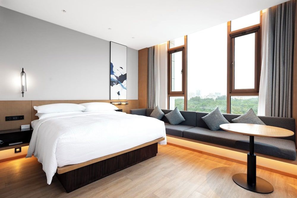 Superior Room, 1 King Bed, Garden View