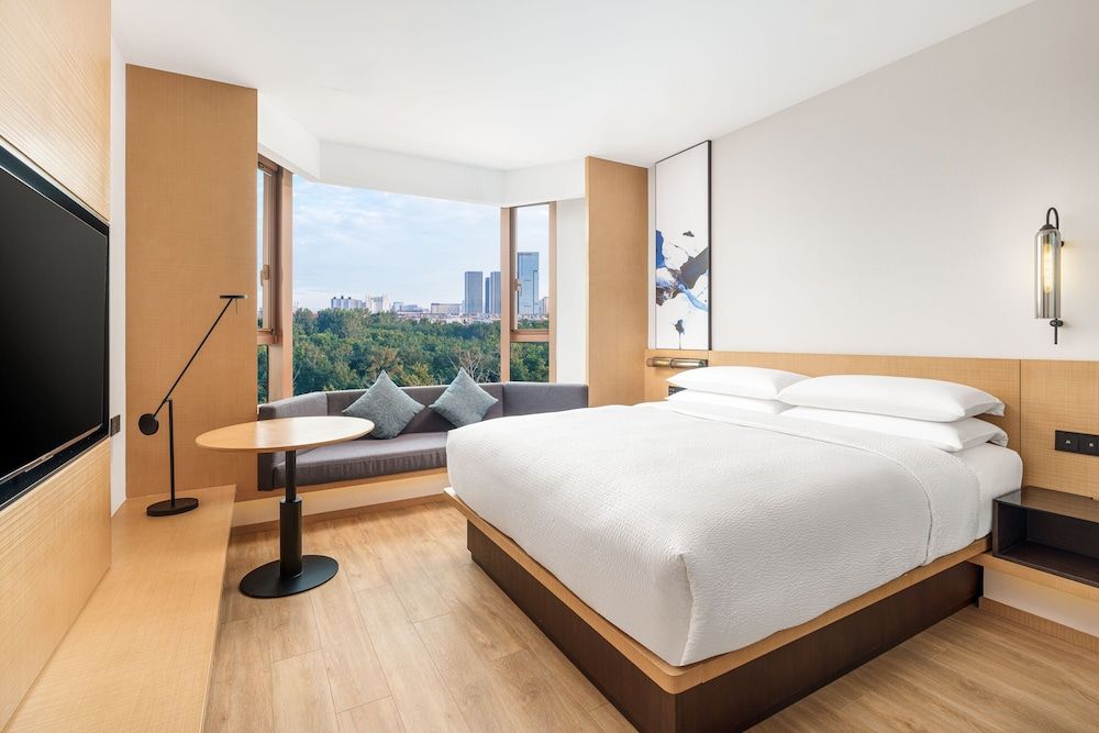 Room, 1 King Bed, Garden View