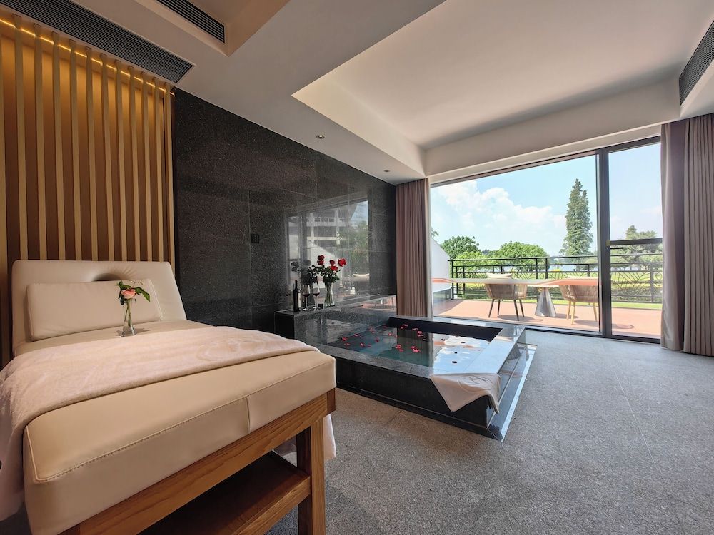 Luxury Double or Twin Room, Patio, Lake View