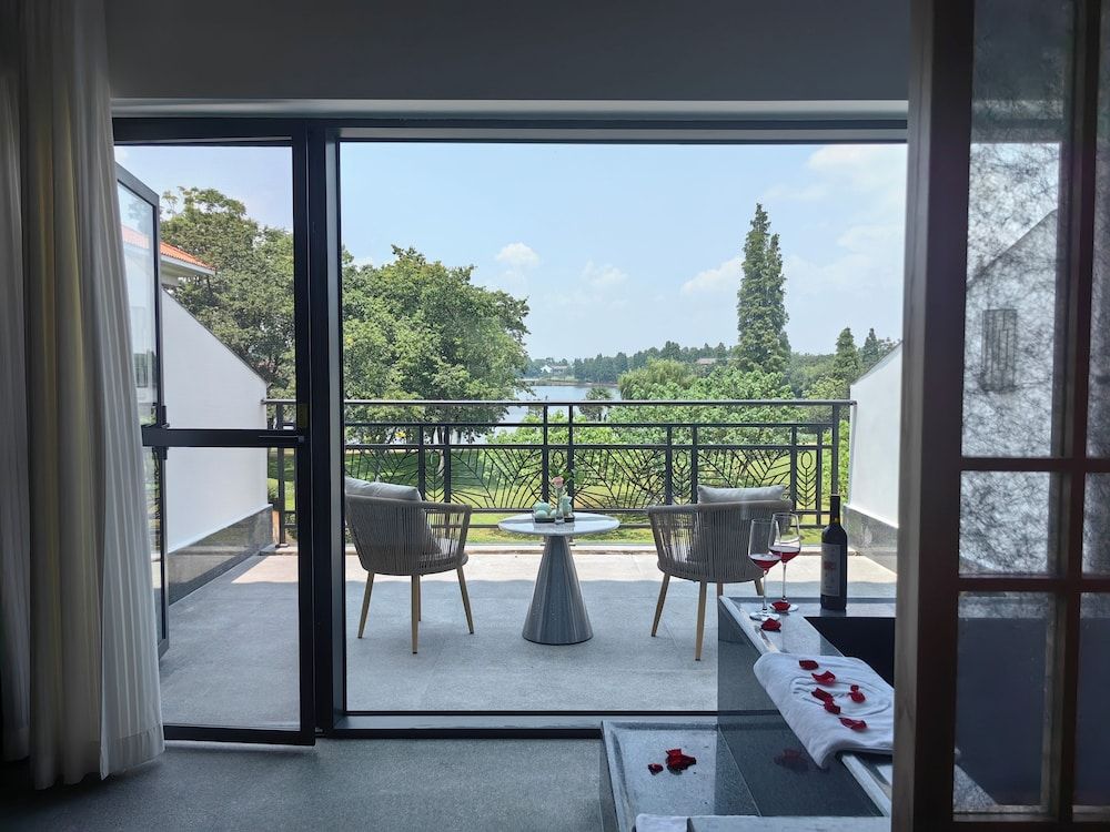 Luxury Double or Twin Room, Patio, Lake View