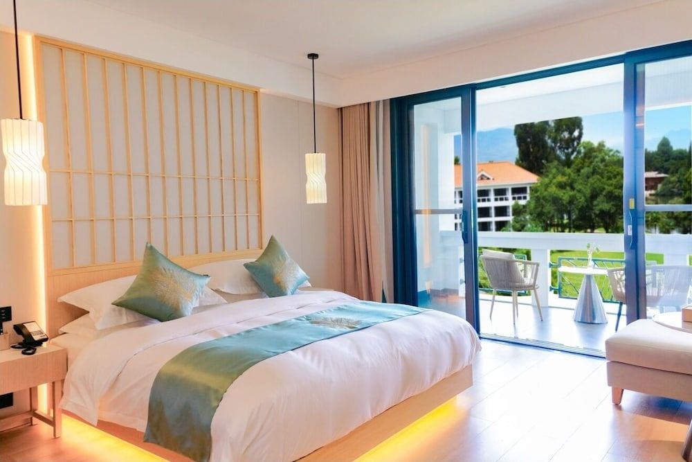 Superior Double Room, Patio, Lake View
