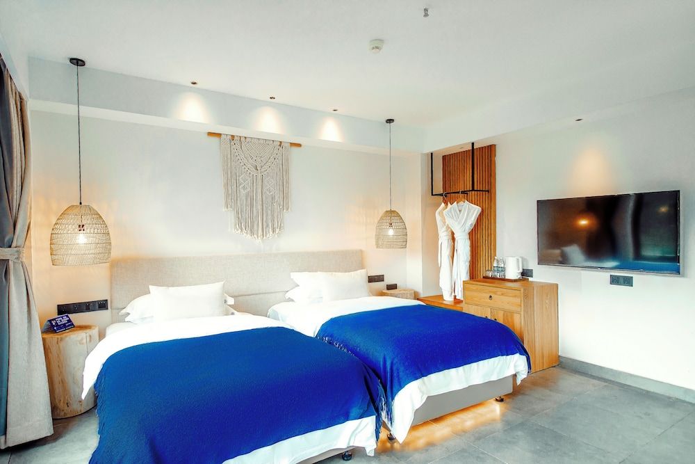Superior Twin Room, Mountain View