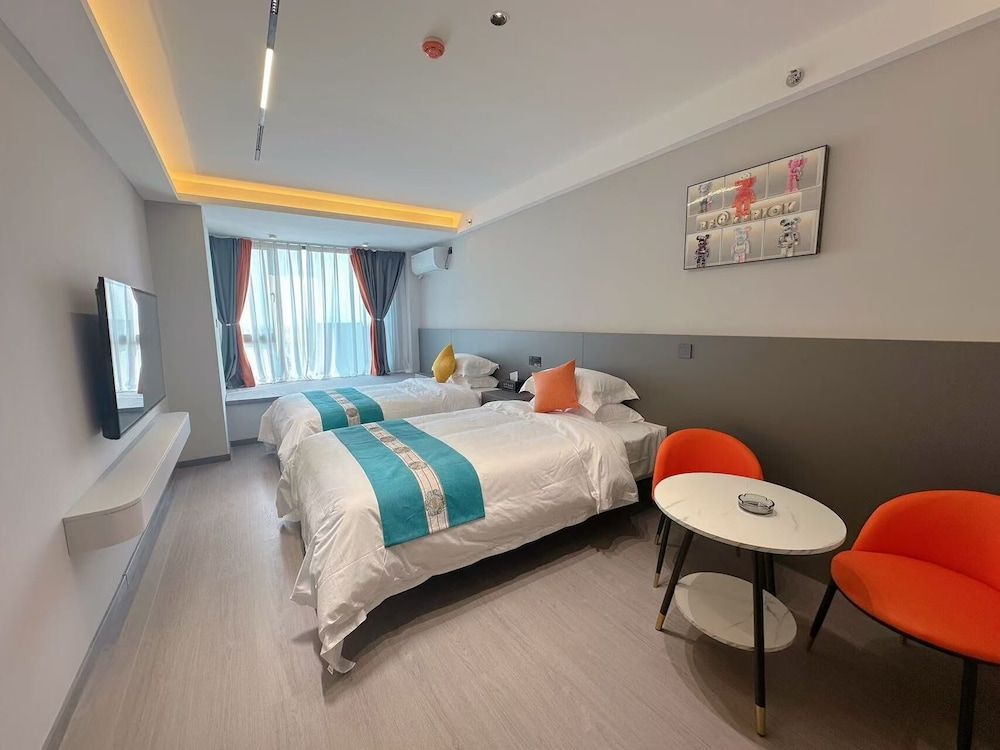 Qin Mengli Hotel Comfort Double Room, City View 3