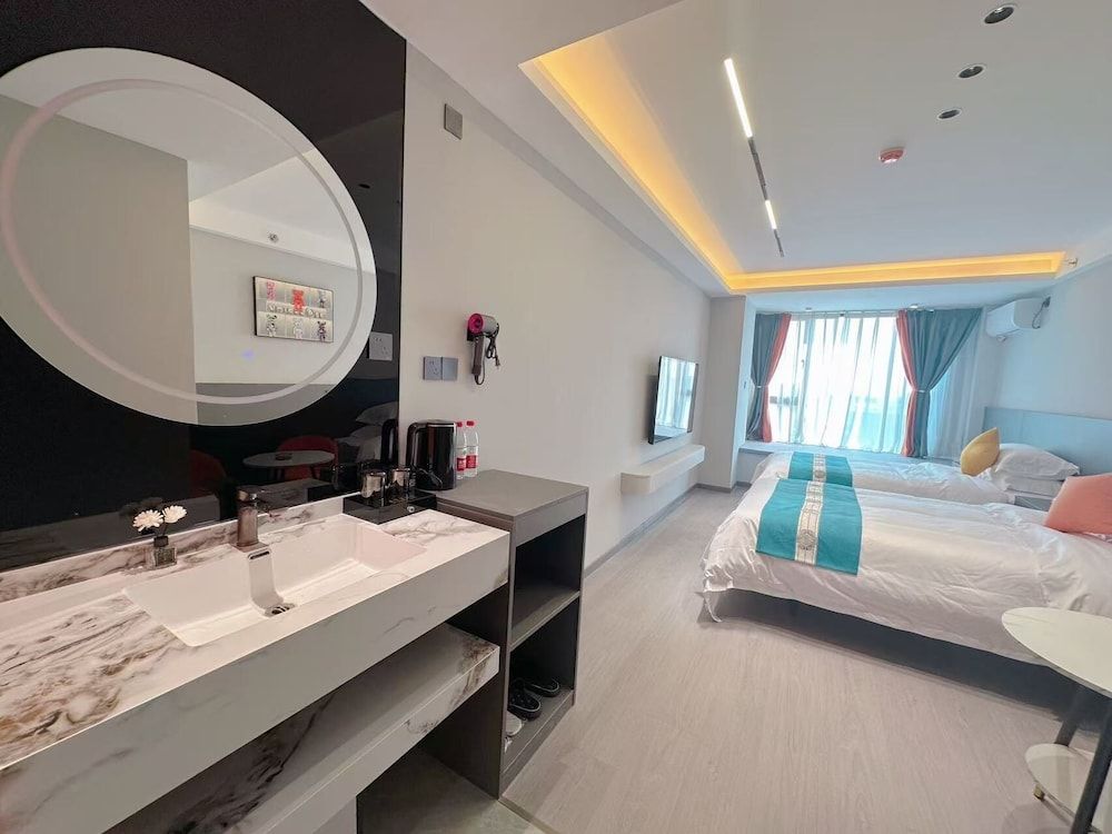 Qin Mengli Hotel Comfort Double Room, City View 5