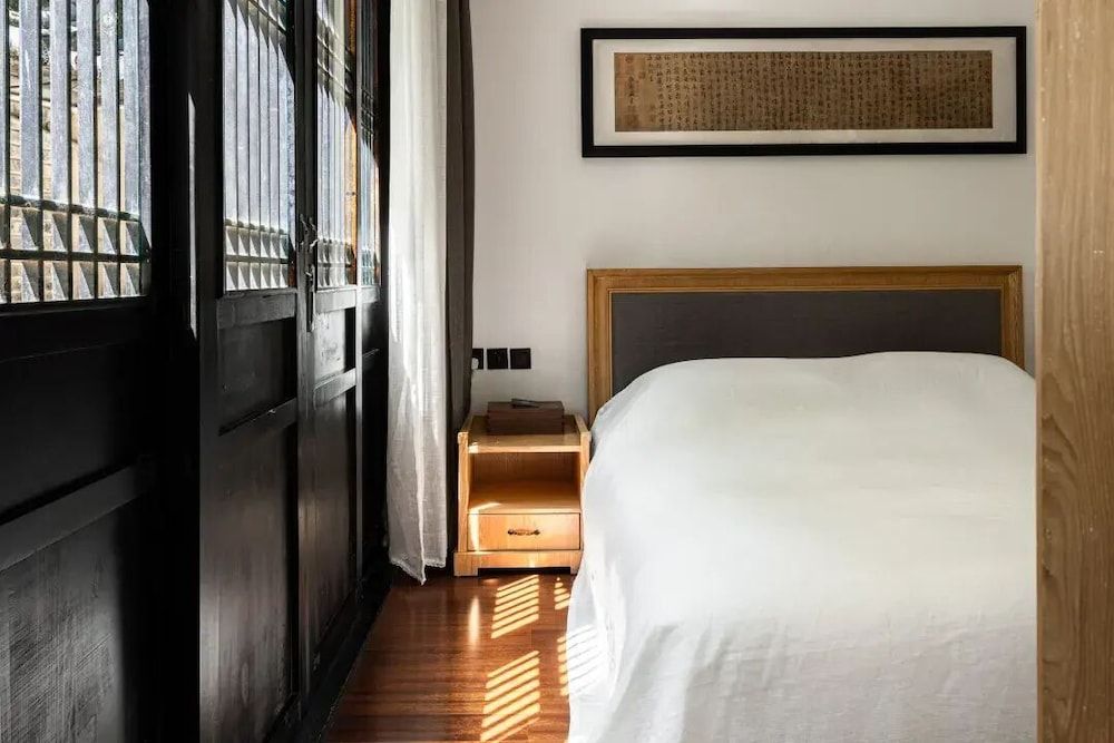 Deluxe Suite, Private Bathroom, Courtyard View