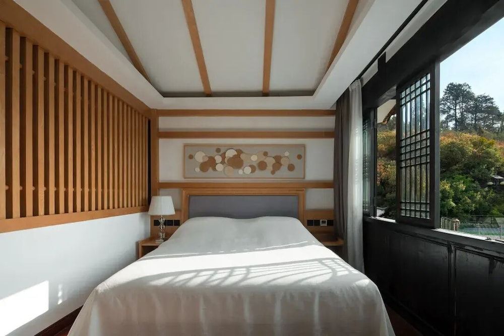 Comfort Suite, Private Bathroom, Hill View