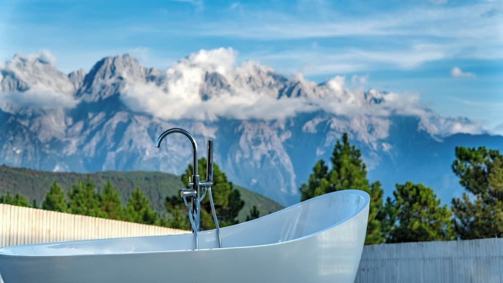 Shangri-La ManXinYu Frozen Dream Forest Classic Double Room, Mountain View 5