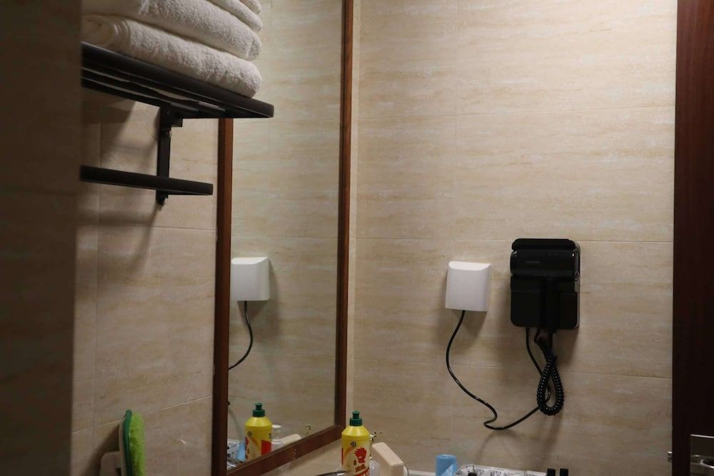 ATRIUM FENGZHU HOMESTAY Spanish Flamengo Suite Twin Beded Room 5