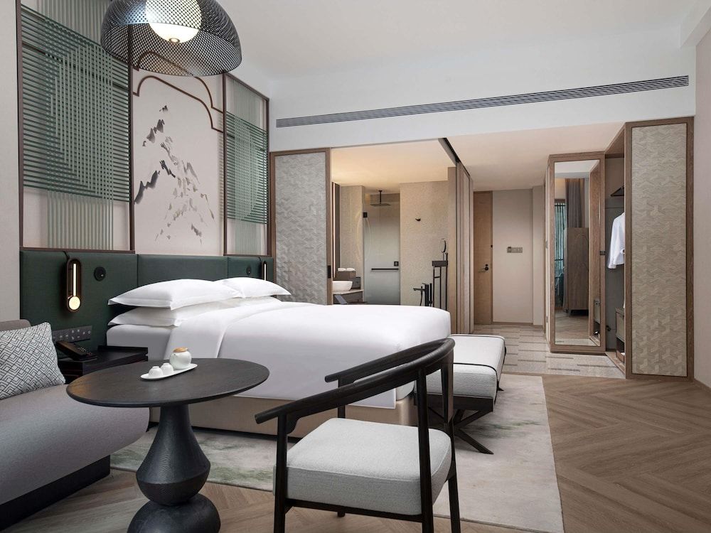 Deluxe Room, 1 King Bed, Balcony (Mountain Pavilion)