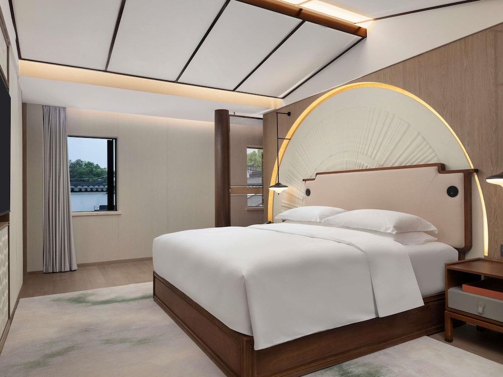 Deluxe Suite, 1 King Bed with Sofa bed (Sky Pavilion)