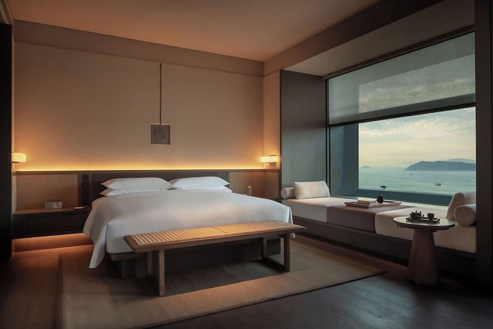 Suite King with Ocean View, Deluxe