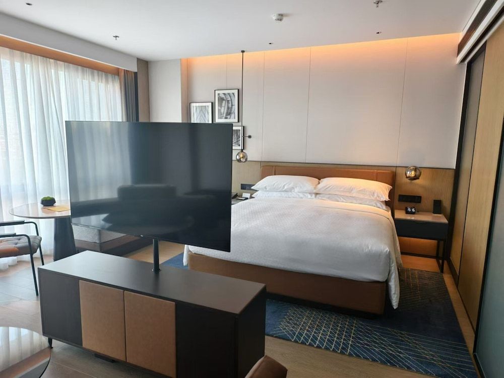 Four Points by Sheraton Changchun West Standard Suite, 1 King Bed 3