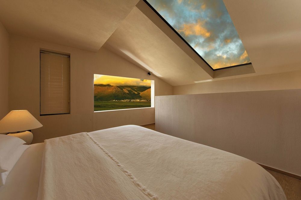 Comfort Suite, Hill View, Mezzanine