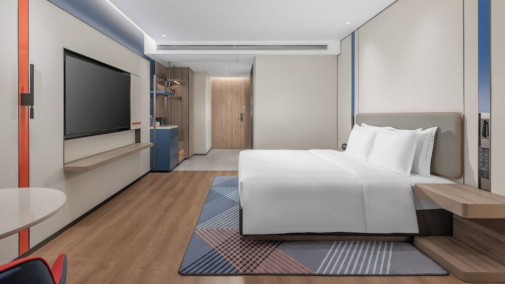 Holiday Inn Express Chenzhou Suxian by IHG 1 King Standard Extra Floor Space 3