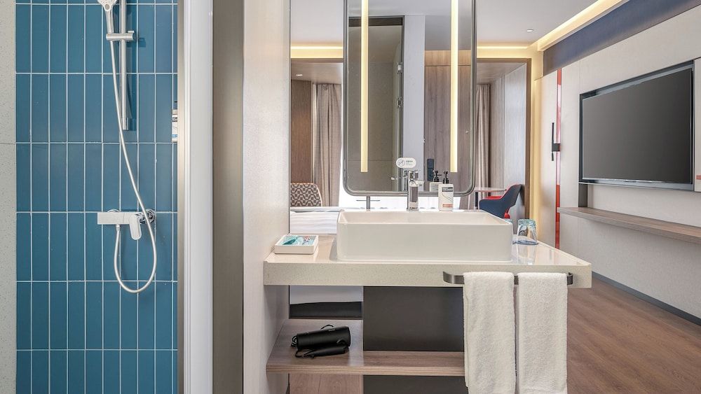 Holiday Inn Express Chenzhou Suxian by IHG 1 King Standard Extra Floor Space 6