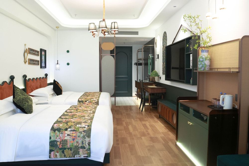 Signature Twin Room, Balcony, City View