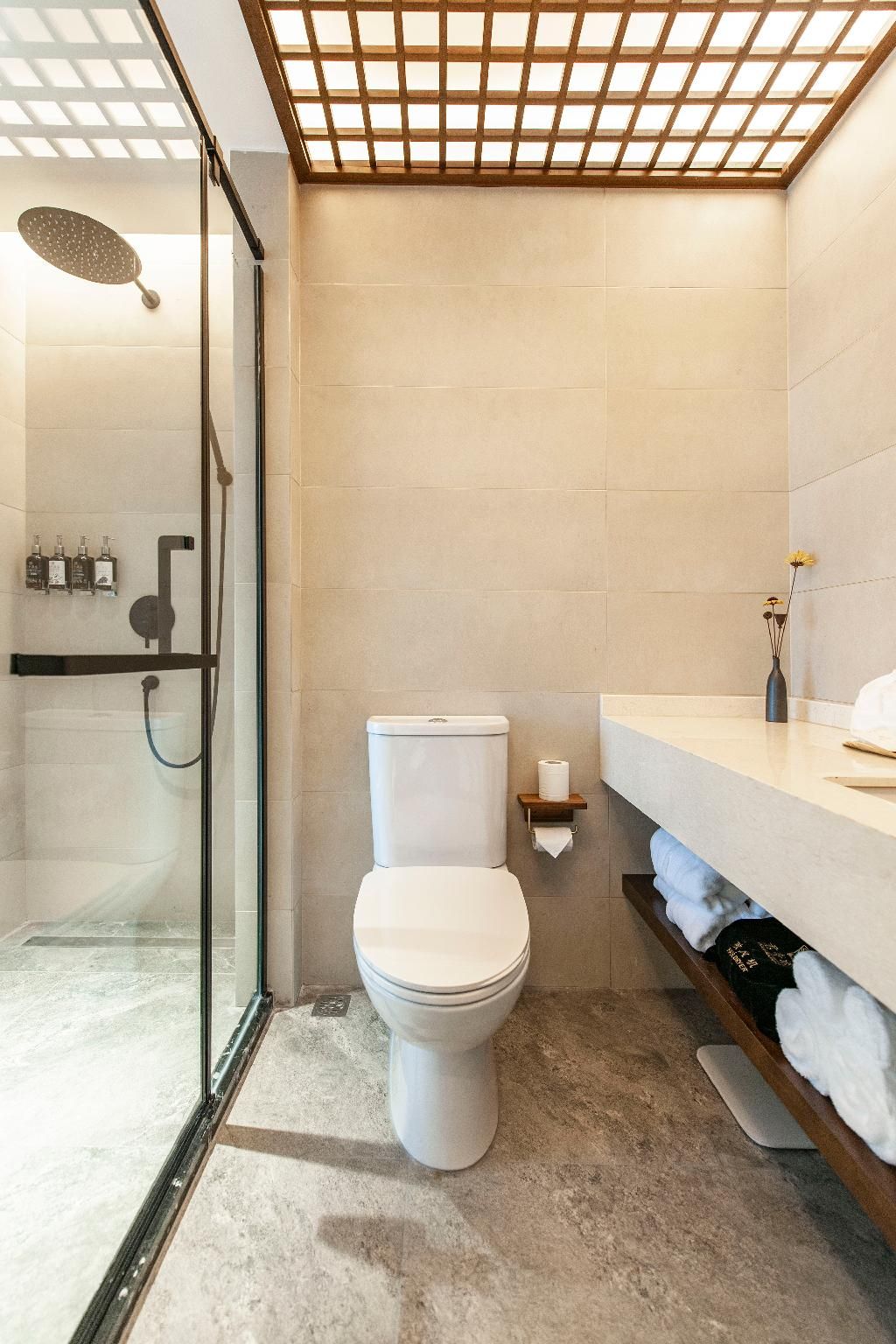 Deluxe King Room with Balcony