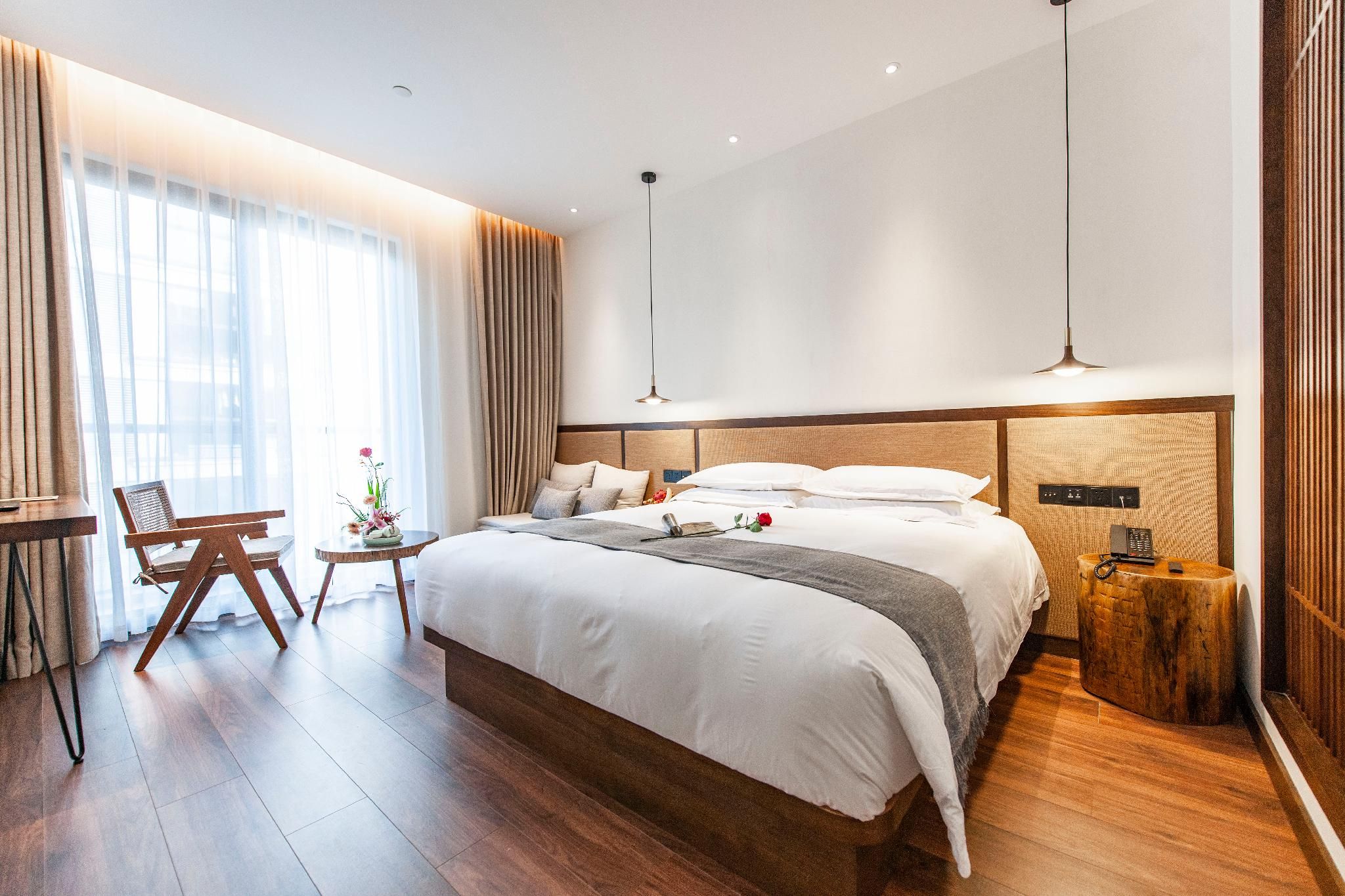 Deluxe King Room with Balcony