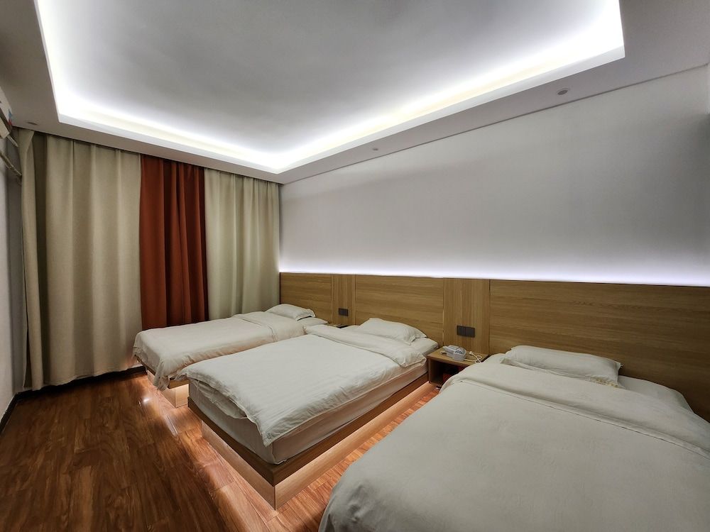 Classic Triple Room, City View