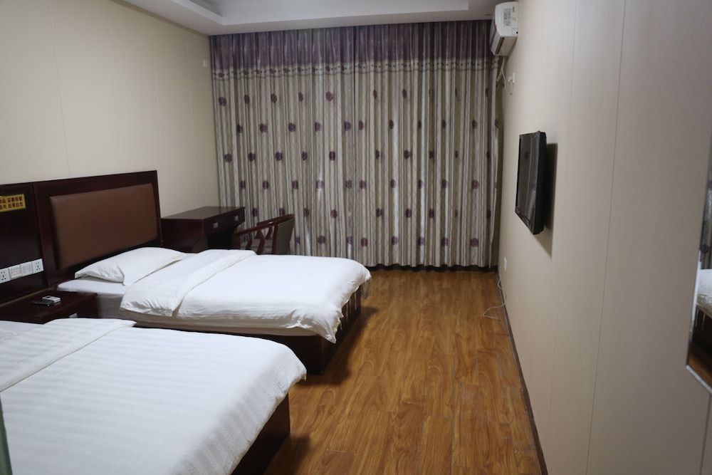 Classic Twin Room, City View